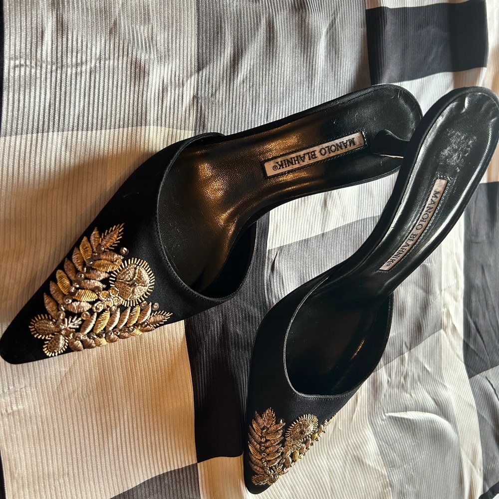 Authentic new Manolo Blahnik mules, Eur size39, Leather sole, fabric upper